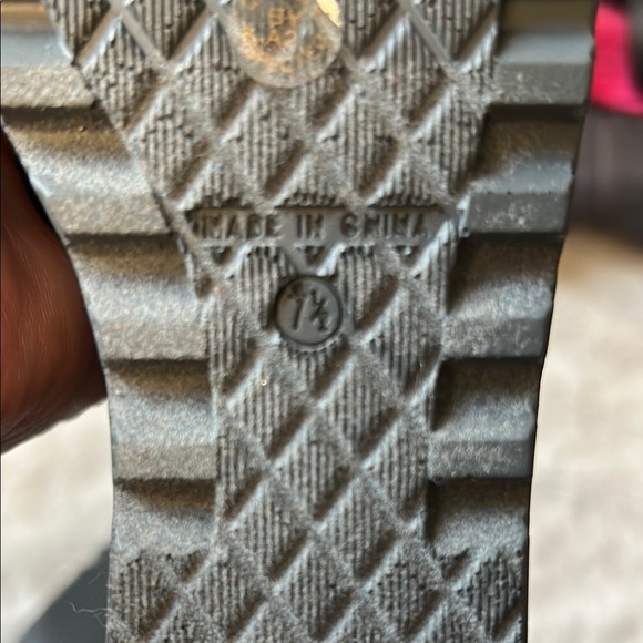 St. John's Bay Gray and Yellow Flats with Woven Design (NWOT) - Picture 8 of 8